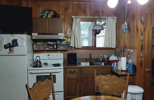 Hale Cabin | Lake Front cabin on ORV trail head! 5 mins from AuSable River pets welcome!