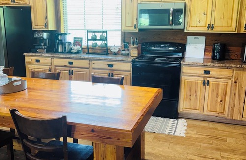 Kite Cabin | Lake front Farm Cabin, Hot Tub, Star Gazing with Telescope, Fire pit