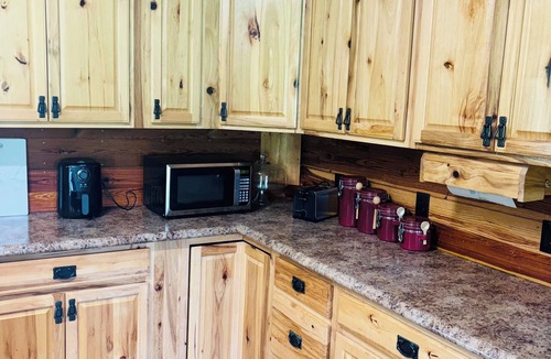 Kite Cabin | Lake front Farm Cabin, Hot Tub, Star Gazing with Telescope, Fire pit