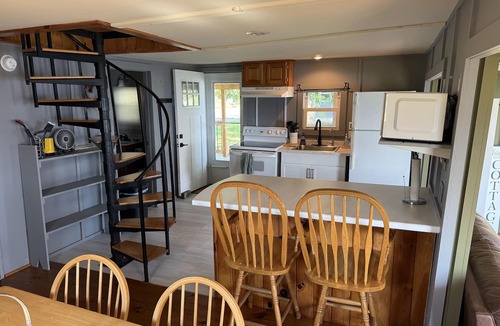 Dexter Cottage | Lake Ontario Waterfront Cottage | Kayaks, Fire Pit & Peaceful Escape