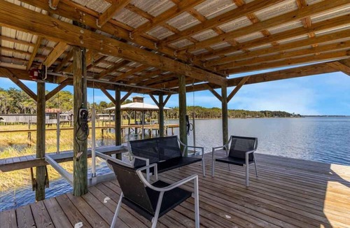 Melrose House | Lake Sante Fe Retreat
