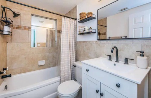 Tarpon Springs House | Lake Tarpon Modern 3 Bedroom 2 Bathroom House