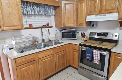 Florahome House | Lake Therapy at George's Lake: 2BR with Private Beach & Boat House!