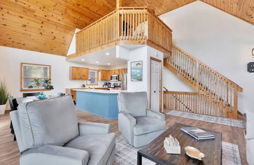 Higgins Lake House | Lake View Fully Stocked Family Retreat - Paddleboards, Firepit, Games, EV outlet