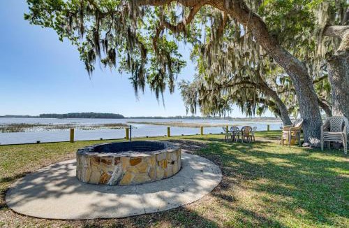 Hernando House | Lake View, Pool Access! Pet-Friendly Hernando Stay