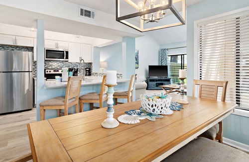 Sandestin House | Lake View ~ Private Patio ~ Golf Cart ~ Pool