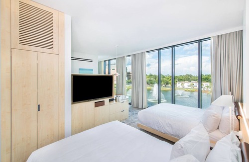 Gainesville Hotel | Lake View Two Queen Guestroom near UF Campus