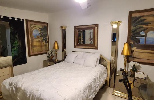 Palm Springs House | Lake Worth Studio-B Suite 5 miles from the Beach