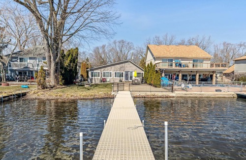 Commerce Township House | Lakefront living