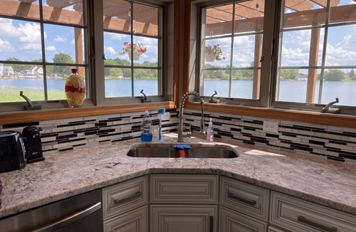 Brooklyn House | Lakefront 270 view, beach, hot tub, wineries! Fall is gorgeous here - BOOK NOW!