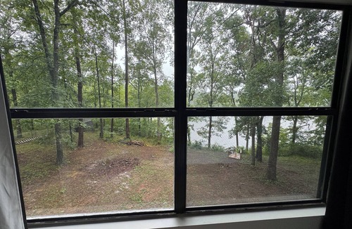 Griffin House | Lakefront 2BR for Nurses & Pros | Agam’s Oasis