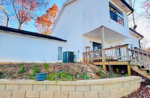 Griffin House | Lakefront 2BR for Nurses & Pros | Agam’s Oasis