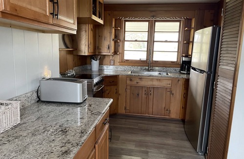 Wilson Cottage | Lakefront 3BR/2BA Cottage on 2.6-acre Private Lot w/Direct Lake Access
