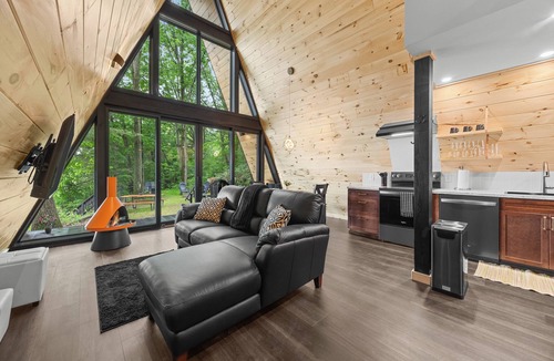 Town of Torrey House | Lakefront A-Frame | Hot Tub, Dock & Views | Seneca Lake