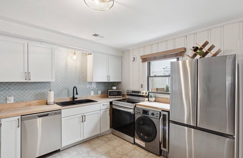 Waterford Cottage | Lakefront Beach Cottage on Private All Sports Elizabeth Lake.