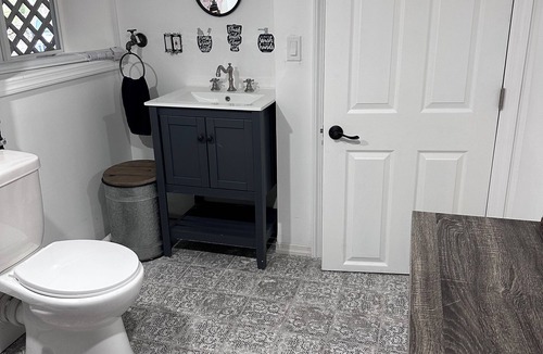 Ringwood Apartment | Lakefront Cabin Style Oasis