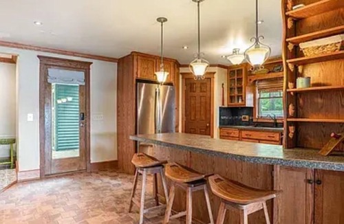 Six Lakes House | Lakefront Charming House at Six Lakes with AC and Heat/4 Guest