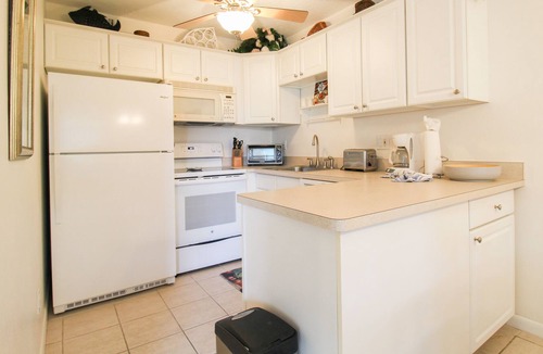 Braden River Condo | Lakefront, Community Pool, Palm Aire, Golfers Little Getaway