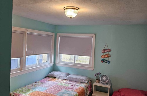 Au Gres Cottage | Lakefront Cottage on Saginaw Bay w/ Private Beach