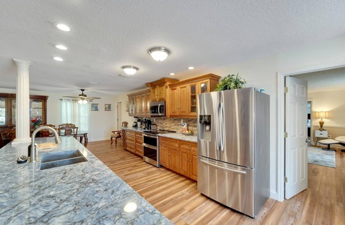 Seffner Community Alliance House | Lakefront Getaway -Luxurious Home -Pool & Games