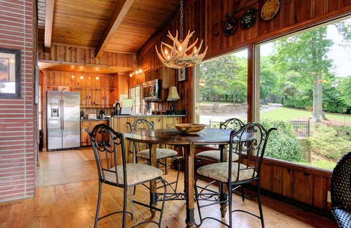 Acworth House | Lakefront Home on Allatoona · Private Dock · 7 Mi to LakePoint Sports · Sleeps 9