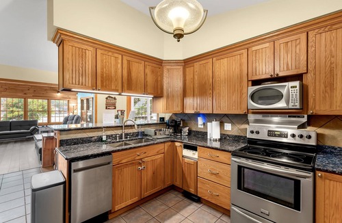 Palo Cabin | Lakefront Lodge w/Indoor Hot Tub - Sleeps 19