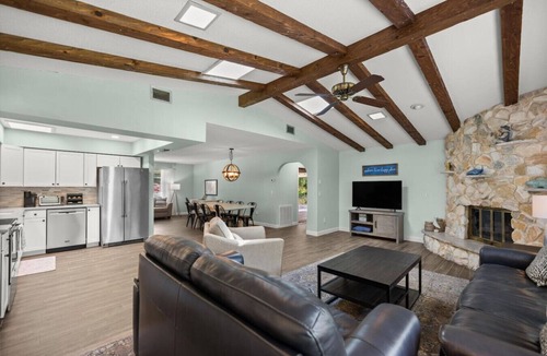 Inverness House | Lakefront Pet Friendly & Dock