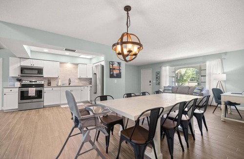 Inverness House | Lakefront Pet Friendly & Dock