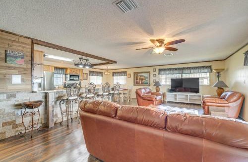 Hernando House | Lakefront & Poolside! Family Retreat in Hernando
