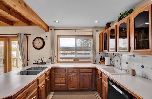 Lake Ariel Villa | Lakefront | Private Dock | Family Friendly | Kayaks | Hot Tub | Row Boat | Fireplace