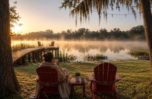 Keystone Villa | Lakefront Retreat Near Tampa Dock Kayaks Firepit