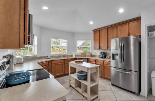 Lake Wales House | Lakefront Sunset Retreat | Screened Patio, Fire Table & Outdoor TV | Near Legoland & Bok Tower