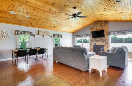Howe House | Lakefront Vacation Rental ~ 10 Mi to Shipshewana!