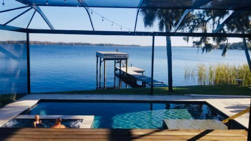 Tarpon Springs Villa | Lakefront villa with pool & heated jacuzzi near award-winning Gulf Coast beaches