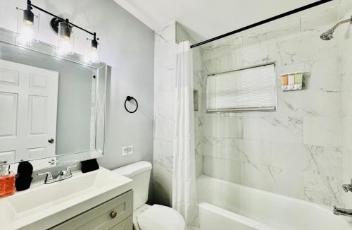 Crystal Lake House | Lakeland Retreat Quiet Patio Free Parking