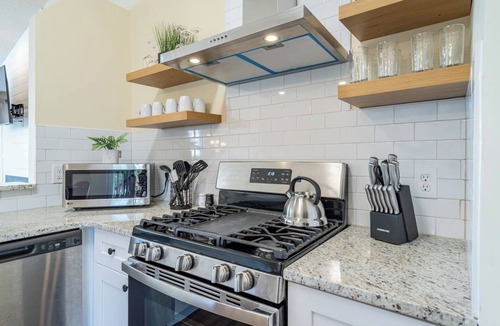 Cartersville House | LakePoint Sports Base Camp Sleeps 10 Monthly Stays