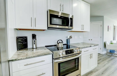 Iona House | Lakeside Paradise Getaway Near Southwest Florida's Top Beaches! Pool Table 3B3B