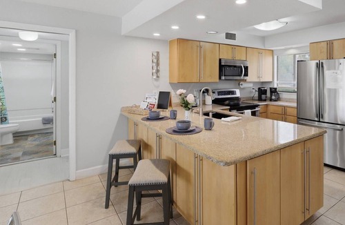 Wesley Chapel Condo | Lakeside Sunset Retreat | Ground Floor | 3 En Suites | Optional Saddlebrook Resort Amenities