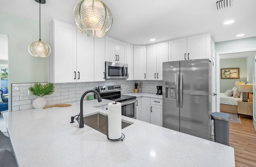 Doctors Inlet House | Lakeside, Water View, Kayak, BBQ Grill, Fire Pit