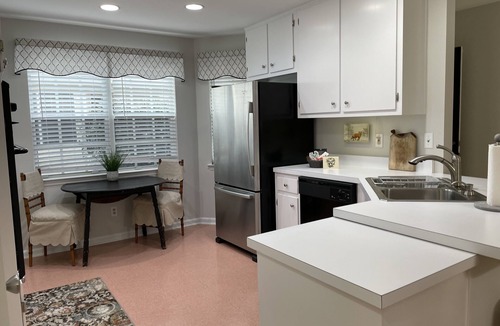 Thomasville House | Lakeview Privacy in the Heart of Thomasville