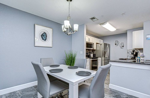 Braden River Apartment | Lakewood Retreat | 3+ Month Stay | Pool & Gym