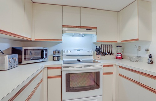 Sarasota Villa | Lanai + Community Pool Access: Sarasota Oasis!