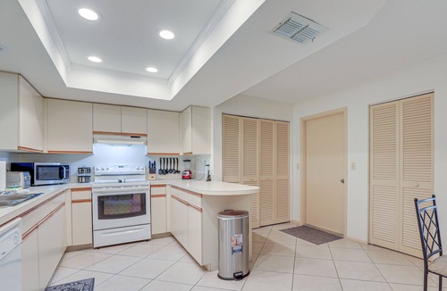 Sarasota Villa | Lanai + Community Pool Access: Sarasota Oasis!