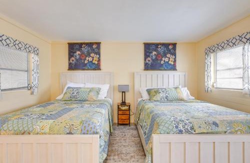 Chiefland Apartment | Lanai & Fire Pit: Riverfront Studio in Chiefland!