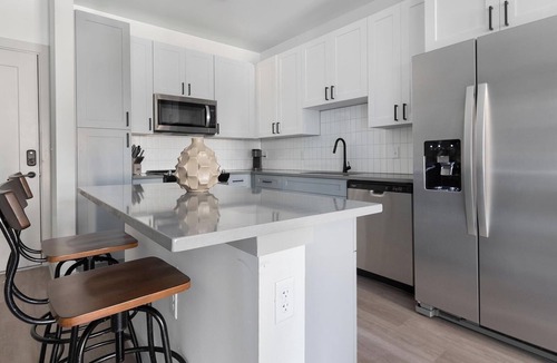 Springfield Apartment | Landing | Amazing 1BD, Gym, Game Room
