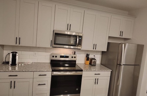 Newberry Apartment | Landing | Amazing 1BD, Gym, Pool