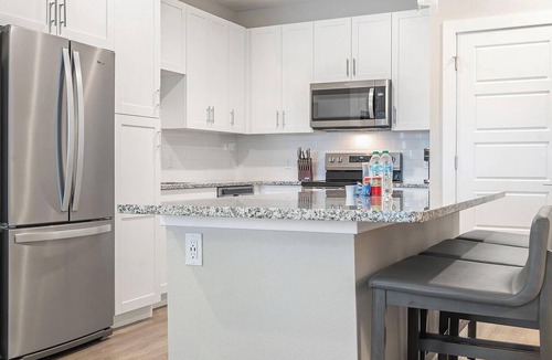 Southeast Orlando Apartment | Landing | Amazing 1BD, Gym, Pool