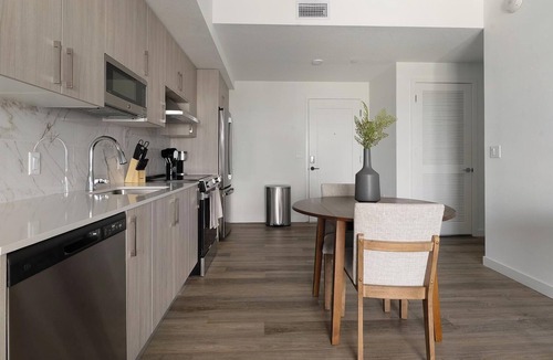 Overtown Apartment | Landing | Amazing 1BD, Pool