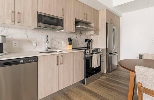 Overtown Apartment | Landing | Amazing 1BD, Pool