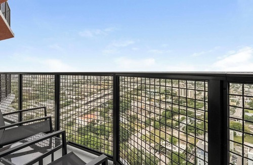 Overtown Apartment | Landing | Amazing 1BD, Pool